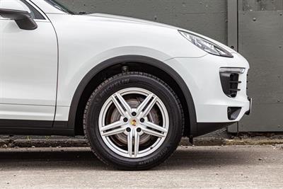 2015 Porsche CAYENNE 4WD - Thumbnail