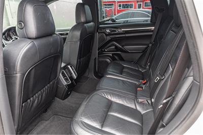 2015 Porsche CAYENNE 4WD - Thumbnail