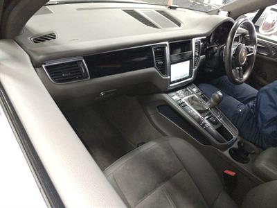 2015 Porsche MACAN 4WD - Thumbnail