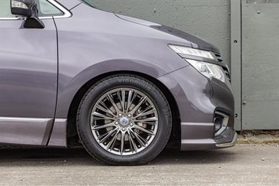 2016 Nissan Elgrand - Thumbnail