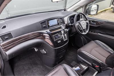 2016 Nissan Elgrand - Thumbnail