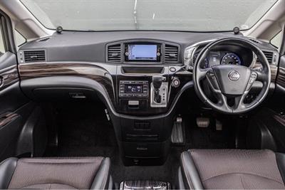 2016 Nissan Elgrand - Thumbnail
