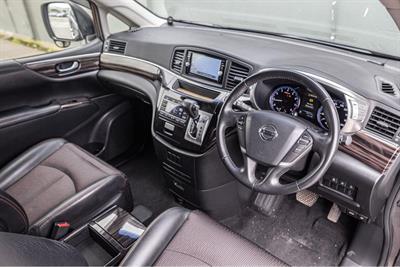 2016 Nissan Elgrand - Thumbnail