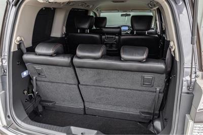 2016 Nissan Elgrand - Thumbnail