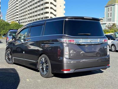2016 Nissan Elgrand - Thumbnail