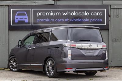 2016 Nissan Elgrand - Thumbnail