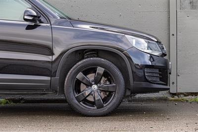 2012 Volkswagen TIGUAN - Thumbnail
