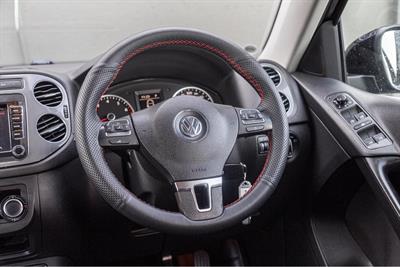 2012 Volkswagen TIGUAN - Thumbnail