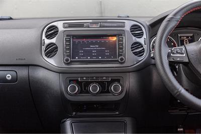 2012 Volkswagen TIGUAN - Thumbnail