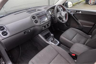 2012 Volkswagen TIGUAN - Thumbnail