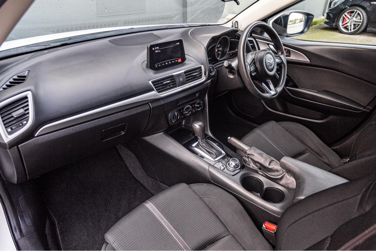 2017 Mazda Axela