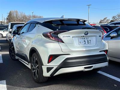 2017 Toyota C-HR - Thumbnail