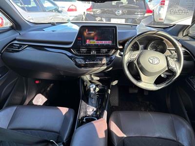 2017 Toyota C-HR - Thumbnail
