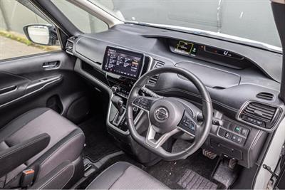 2017 Nissan SERENA - Thumbnail