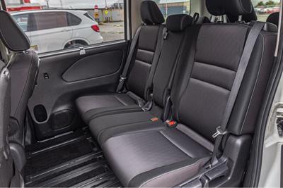 2017 Nissan SERENA - Thumbnail