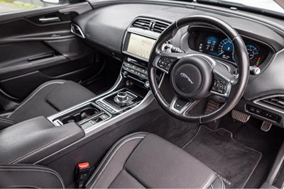 2018 Jaguar XE - Thumbnail