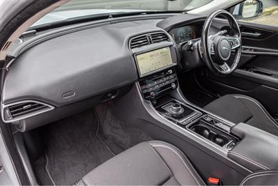 2018 Jaguar XE - Thumbnail