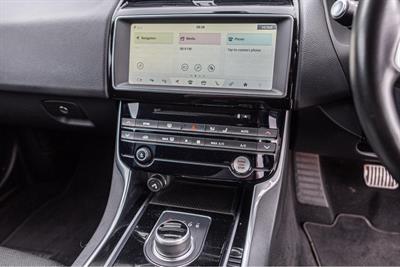 2018 Jaguar XE - Thumbnail