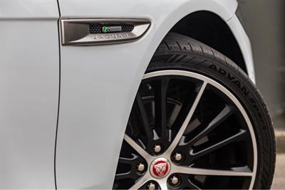 2018 Jaguar XE - Thumbnail