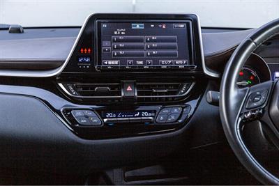 2017 TOYOTA C-HR - Thumbnail