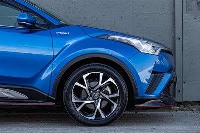 2017 TOYOTA C-HR - Thumbnail