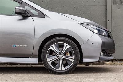 2017 Nissan Leaf - Thumbnail