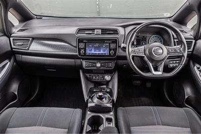 2017 Nissan Leaf - Thumbnail