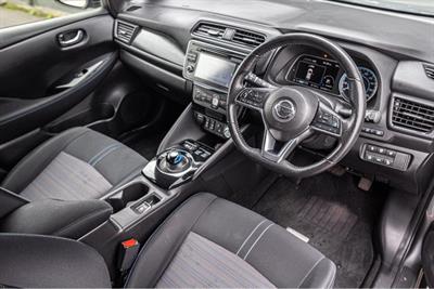 2017 Nissan Leaf - Thumbnail