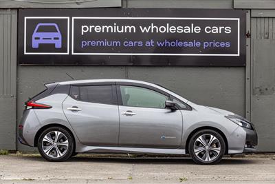 2017 Nissan Leaf - Thumbnail