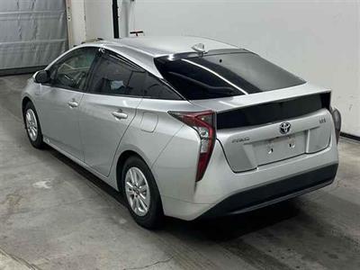2016 Toyota Prius - Thumbnail