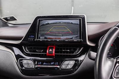 2017 Toyota C-HR - Thumbnail