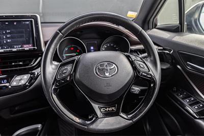 2017 Toyota C-HR - Thumbnail
