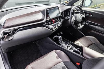 2017 Toyota C-HR - Thumbnail