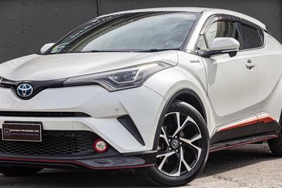 2017 Toyota C-HR - Thumbnail