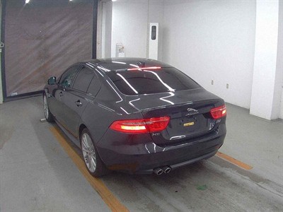 2019 Jaguar XE - Thumbnail