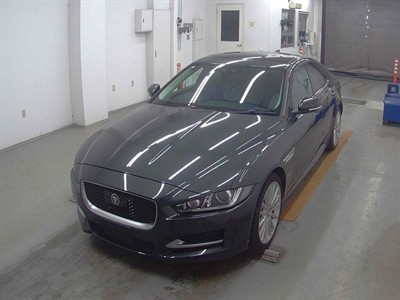 2019 Jaguar XE - Thumbnail