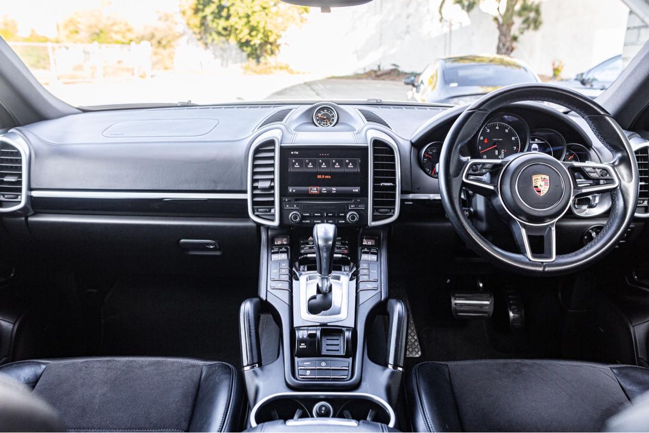 2017 Porsche CAYENNE 4WD