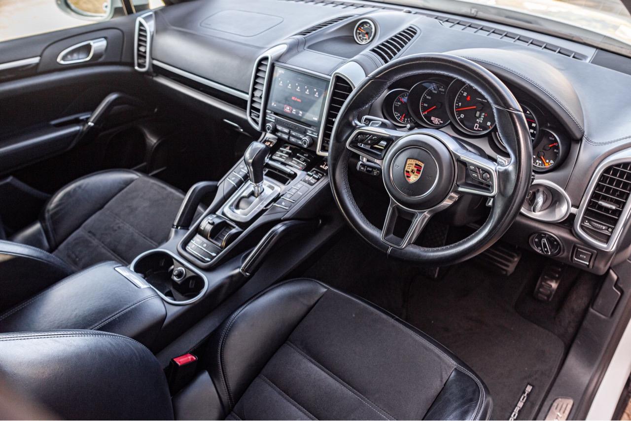 2017 Porsche CAYENNE 4WD