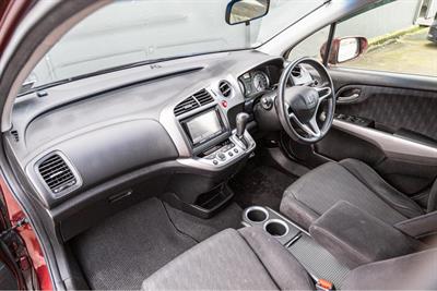 2012 Honda Stream - Thumbnail