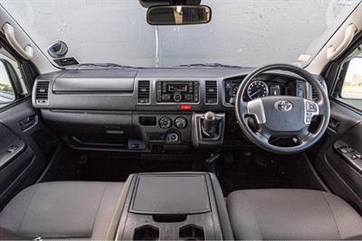 2020 Toyota HIACE - Thumbnail