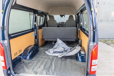 2020 Toyota HIACE - Thumbnail