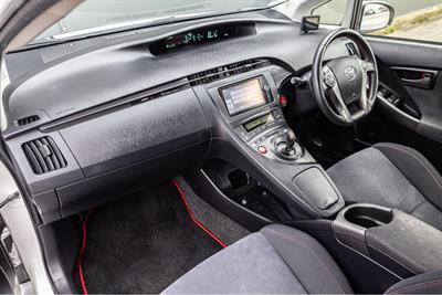 2014 Toyota Prius - Thumbnail