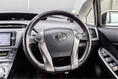 2014 Toyota Prius - Thumbnail