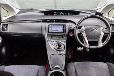 2014 Toyota Prius - Thumbnail