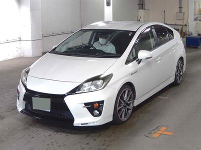 2014 Toyota Prius - Thumbnail