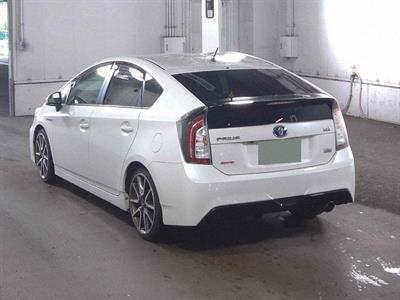 2014 Toyota Prius - Thumbnail