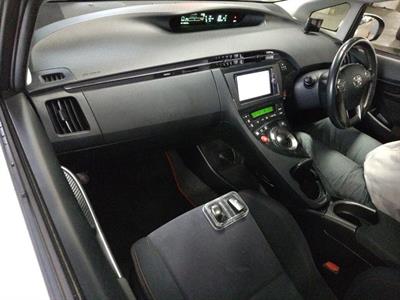 2014 Toyota Prius - Thumbnail