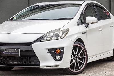 2014 Toyota Prius - Thumbnail