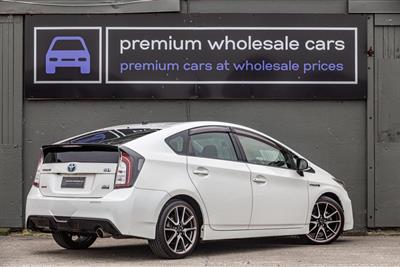 2014 Toyota Prius - Thumbnail