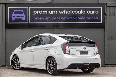 2014 Toyota Prius - Thumbnail